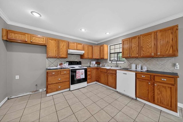 20847 Lakeview Dr, Flint, TX 75762