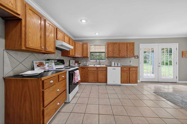 20847 Lakeview Dr, Flint, TX 75762