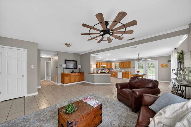 20847 Lakeview Dr, Flint, TX 75762