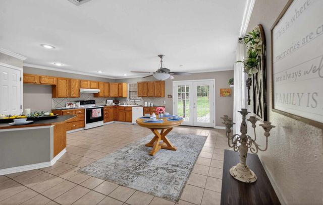 20847 Lakeview Dr, Flint, TX 75762