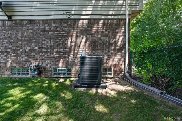 22757 Forestbrook Lane, Flat Rock, MI 48134