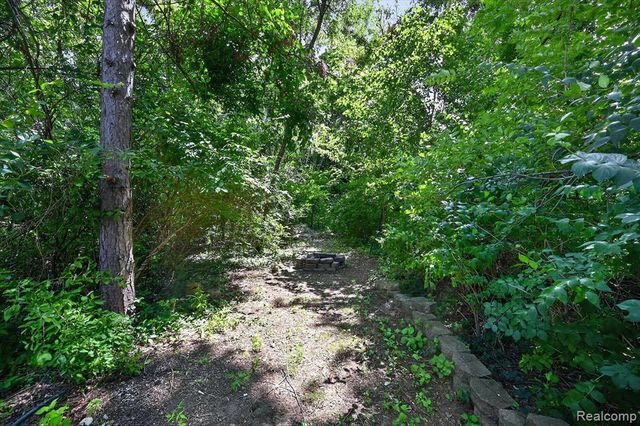 22757 Forestbrook Lane, Flat Rock, MI 48134