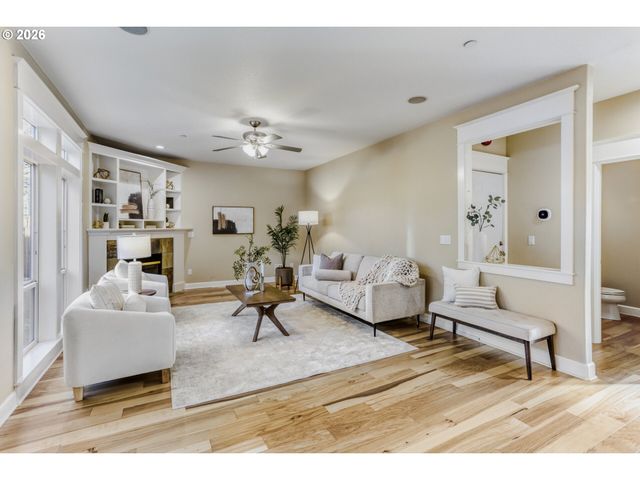 9001 Sw ROBERT GRAY Ln, Portland, OR 97225