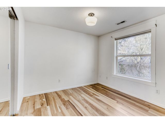 9001 Sw ROBERT GRAY Ln, Portland, OR 97225