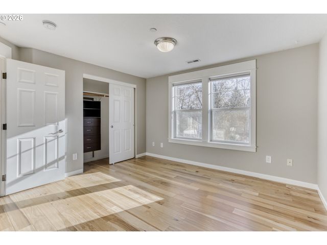 9001 Sw ROBERT GRAY Ln, Portland, OR 97225