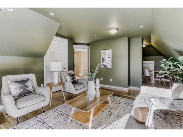 9001 Sw ROBERT GRAY Ln, Portland, OR 97225