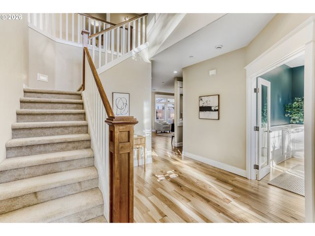 9001 Sw ROBERT GRAY Ln, Portland, OR 97225