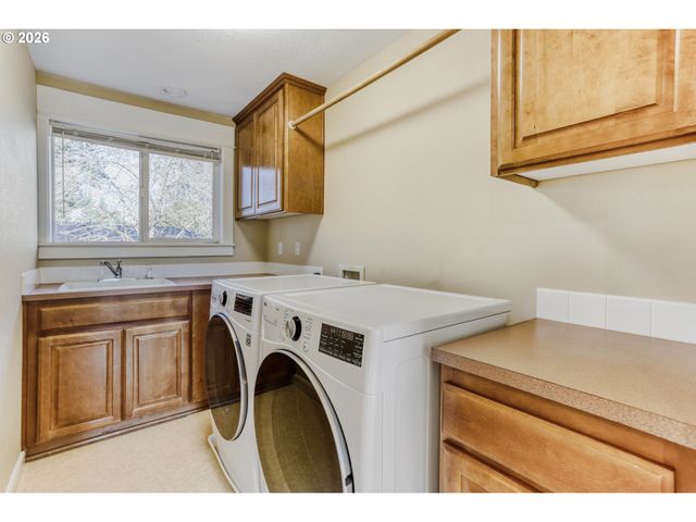 9001 Sw ROBERT GRAY Ln, Portland, OR 97225