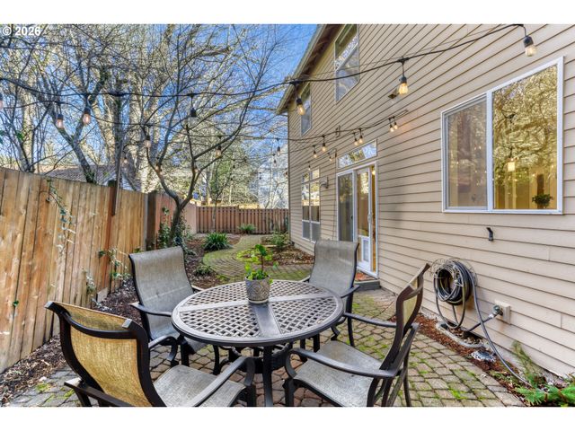 9001 Sw ROBERT GRAY Ln, Portland, OR 97225