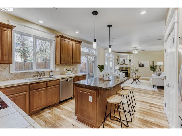 9001 Sw ROBERT GRAY Ln, Portland, OR 97225