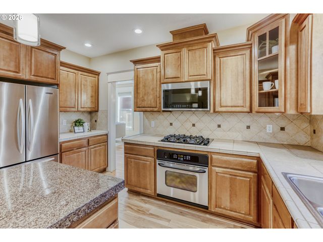 9001 Sw ROBERT GRAY Ln, Portland, OR 97225