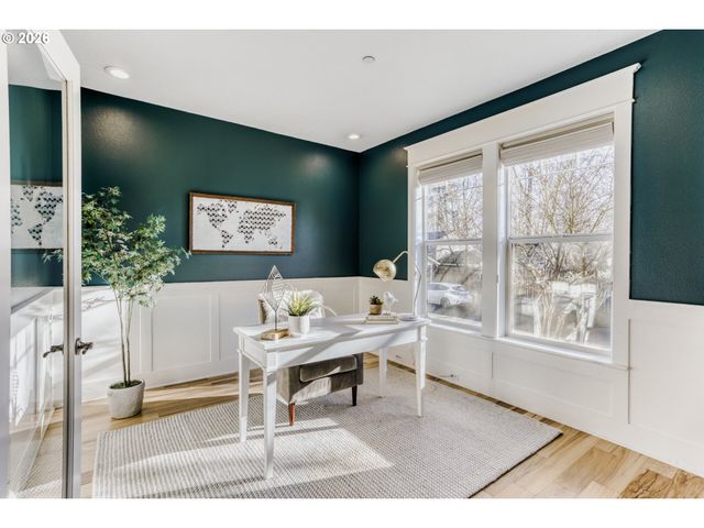 9001 Sw ROBERT GRAY Ln, Portland, OR 97225