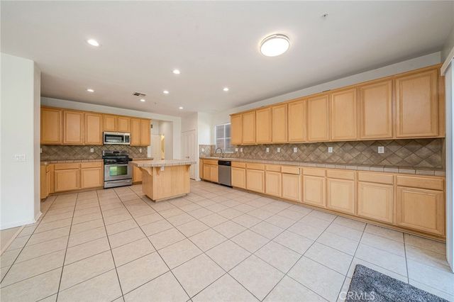 6184 Medinah, Fontana, CA 92336