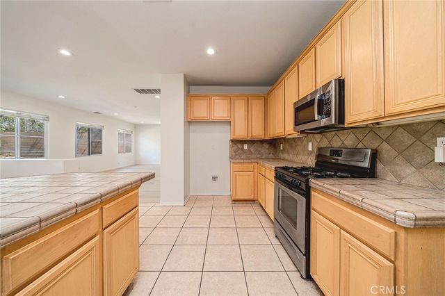 6184 Medinah, Fontana, CA 92336