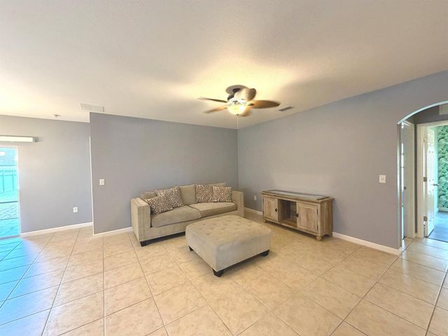 1269 SW Lexington Manor SW, Vero Beach, FL 32962
