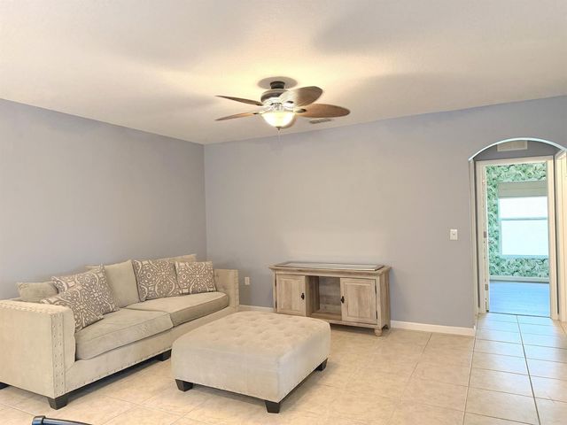 1269 SW Lexington Manor SW, Vero Beach, FL 32962