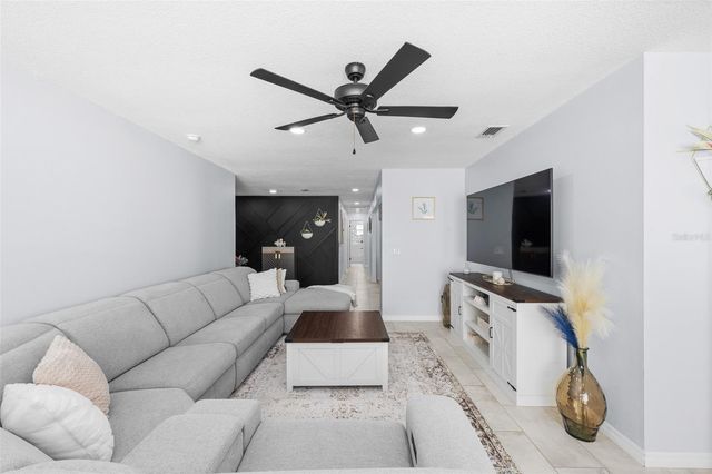 14018 CASCADE LANE, Tampa, FL 33618