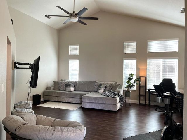 462 Chablis Way, Manteca, CA 95337