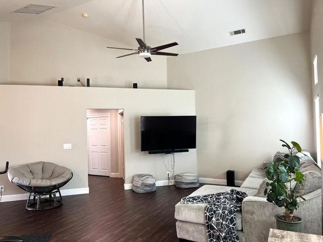 462 Chablis Way, Manteca, CA 95337