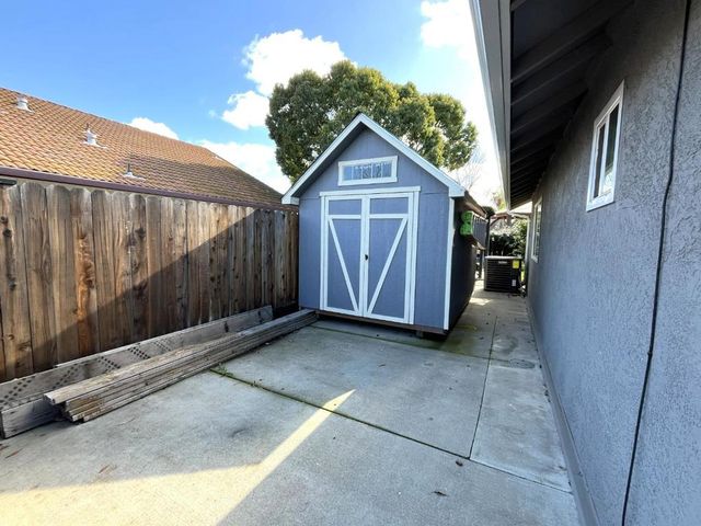 462 Chablis Way, Manteca, CA 95337