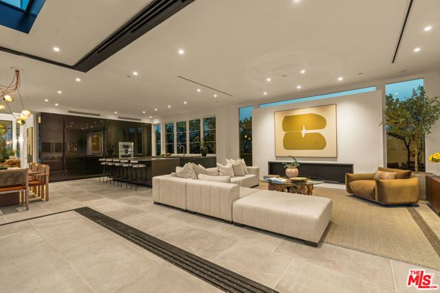 8708 Dorrington Avenue, West Hollywood, CA 90048