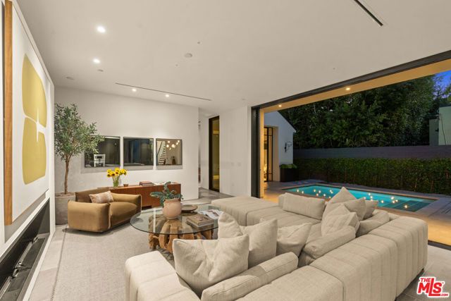 8708 Dorrington Avenue, West Hollywood, CA 90048