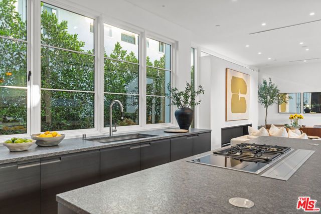 8708 Dorrington Avenue, West Hollywood, CA 90048