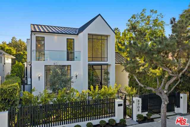 8708 Dorrington Avenue, West Hollywood, CA 90048
