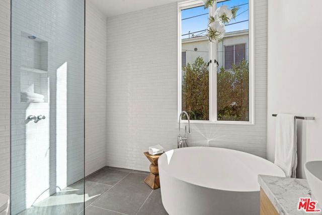 8708 Dorrington Avenue, West Hollywood, CA 90048