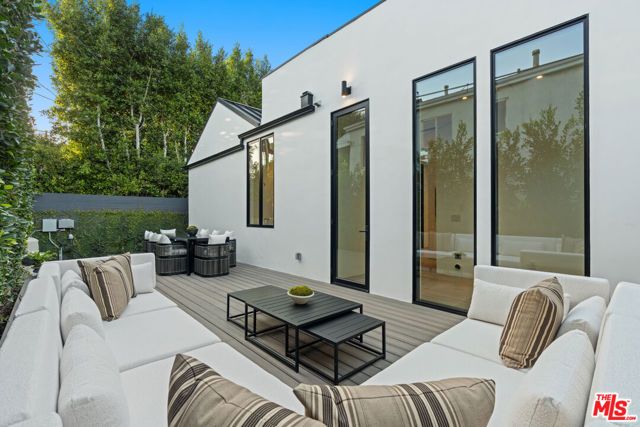 8708 Dorrington Avenue, West Hollywood, CA 90048