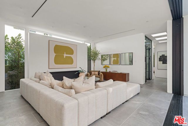 8708 Dorrington Avenue, West Hollywood, CA 90048