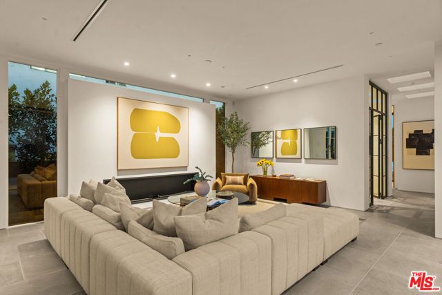 8708 Dorrington Avenue, West Hollywood, CA 90048