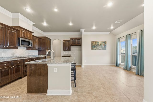 111 Deer Run Drive, Lafayette, LA 70506