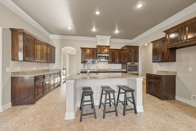 111 Deer Run Drive, Lafayette, LA 70506