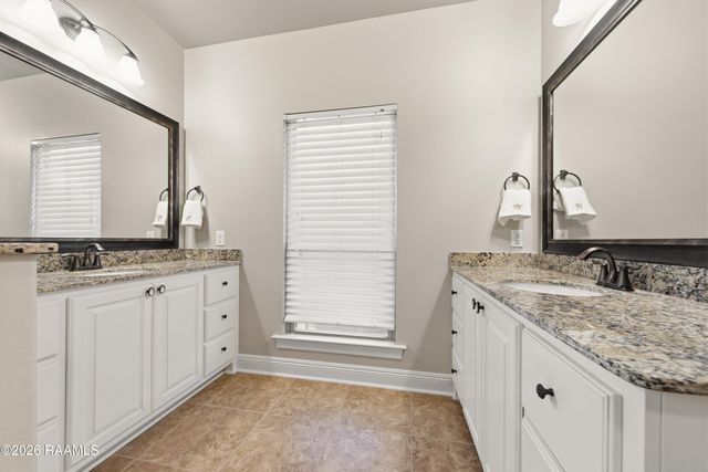 111 Deer Run Drive, Lafayette, LA 70506