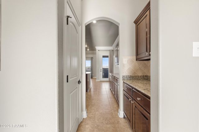 111 Deer Run Drive, Lafayette, LA 70506