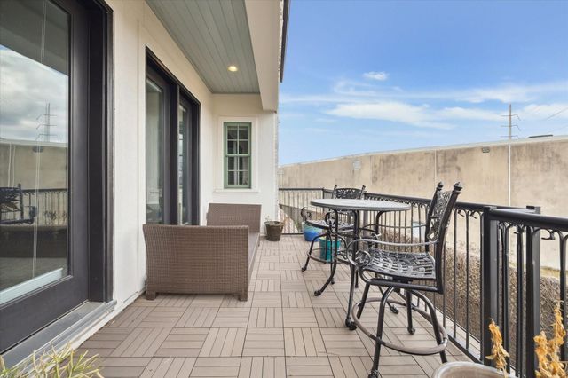 1240 Mosaico Lane, Houston, TX 77055