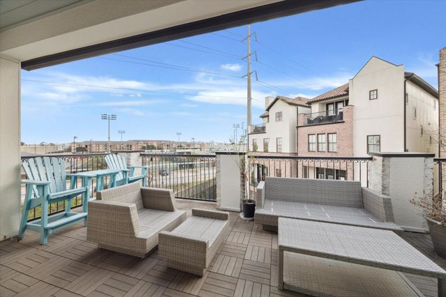 1240 Mosaico Lane, Houston, TX 77055