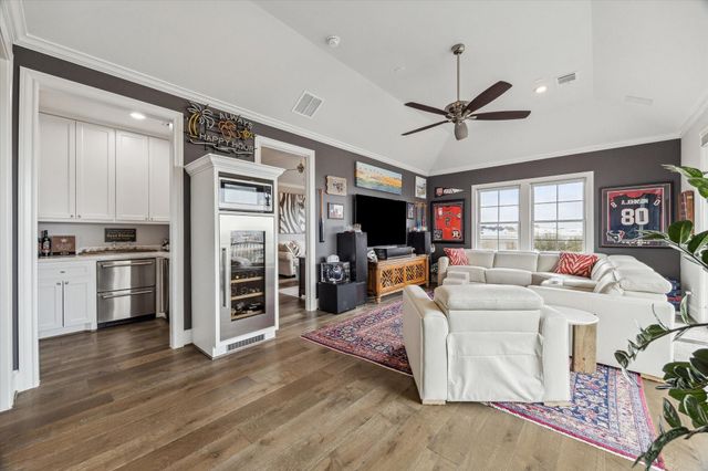 1240 Mosaico Lane, Houston, TX 77055