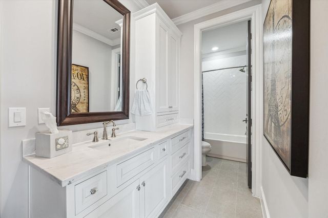 1240 Mosaico Lane, Houston, TX 77055