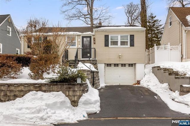 19 Pinecrest Terrace, Wayne, NJ 07470
