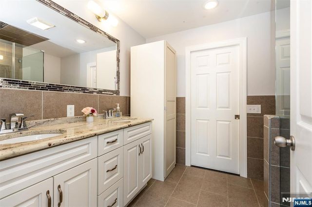 19 Pinecrest Terrace, Wayne, NJ 07470