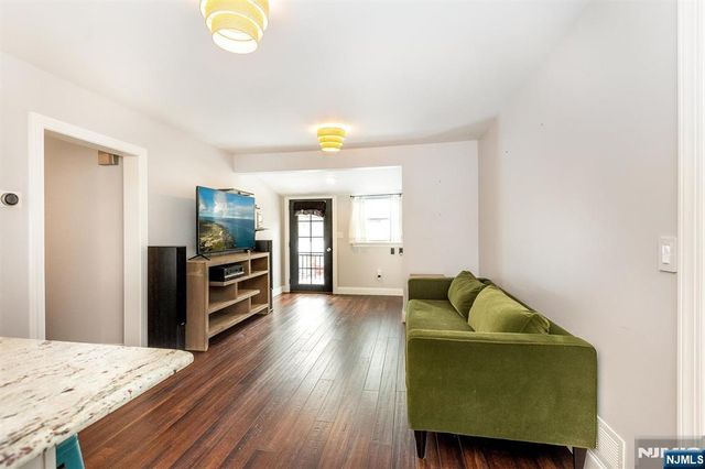 19 Pinecrest Terrace, Wayne, NJ 07470