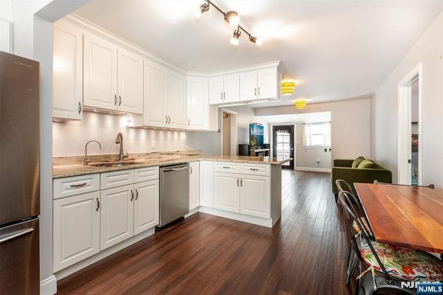 19 Pinecrest Terrace, Wayne, NJ 07470