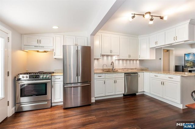 19 Pinecrest Terrace, Wayne, NJ 07470