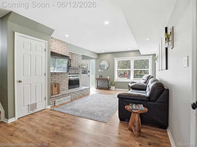 10378 Barbara Street, Pinckney Village, MI 48169