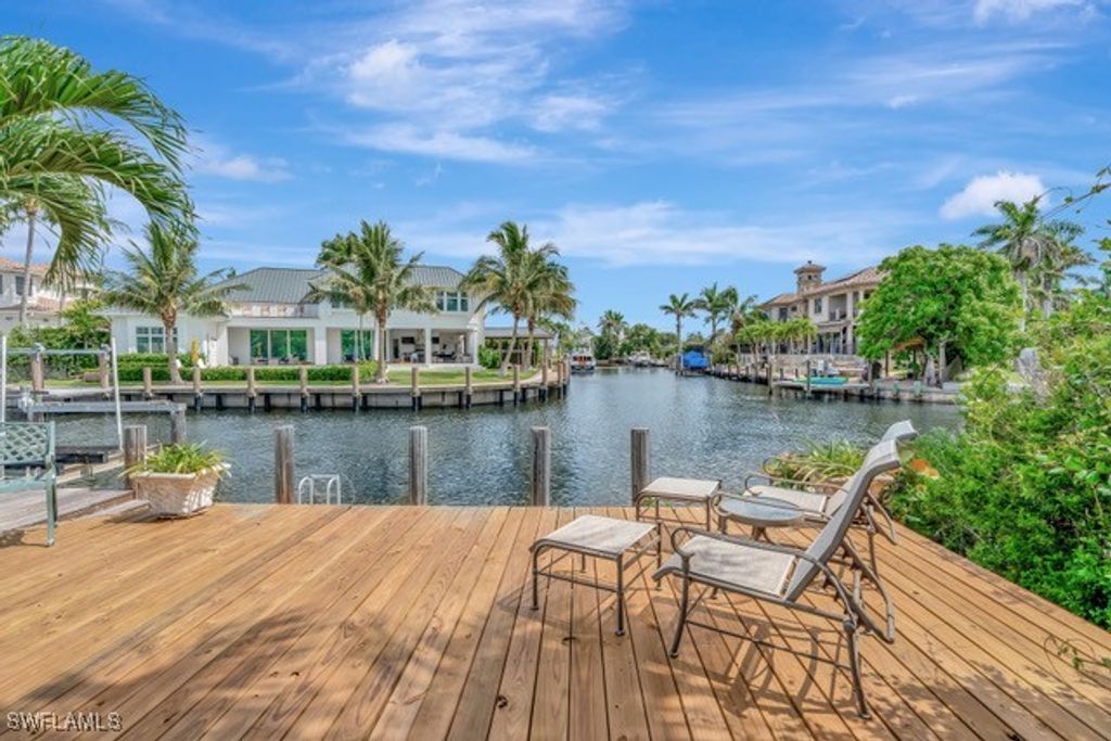 1407 Marlin DR, Naples, FL 34102