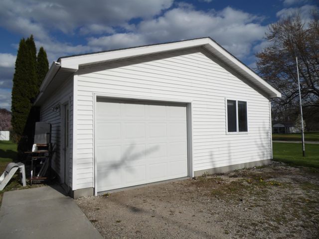 811 Graham Street, Coleman, MI 48618