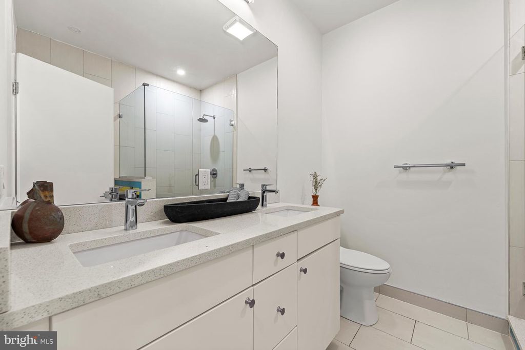 2310 E DAKOTA ST, PHILADELPHIA, PA 19125 — photo 4