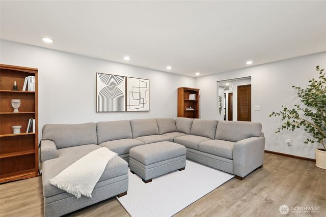 8930 Park Ridge Drive W, University Place, WA 98467